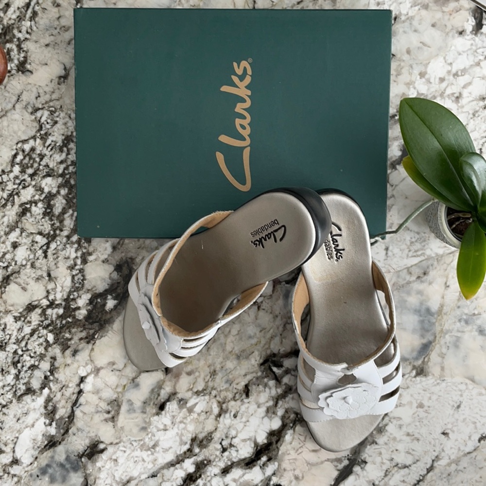 Clarks Allie Mint sandals